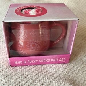 Mug and fuzzy socks set - NEW IN BOX